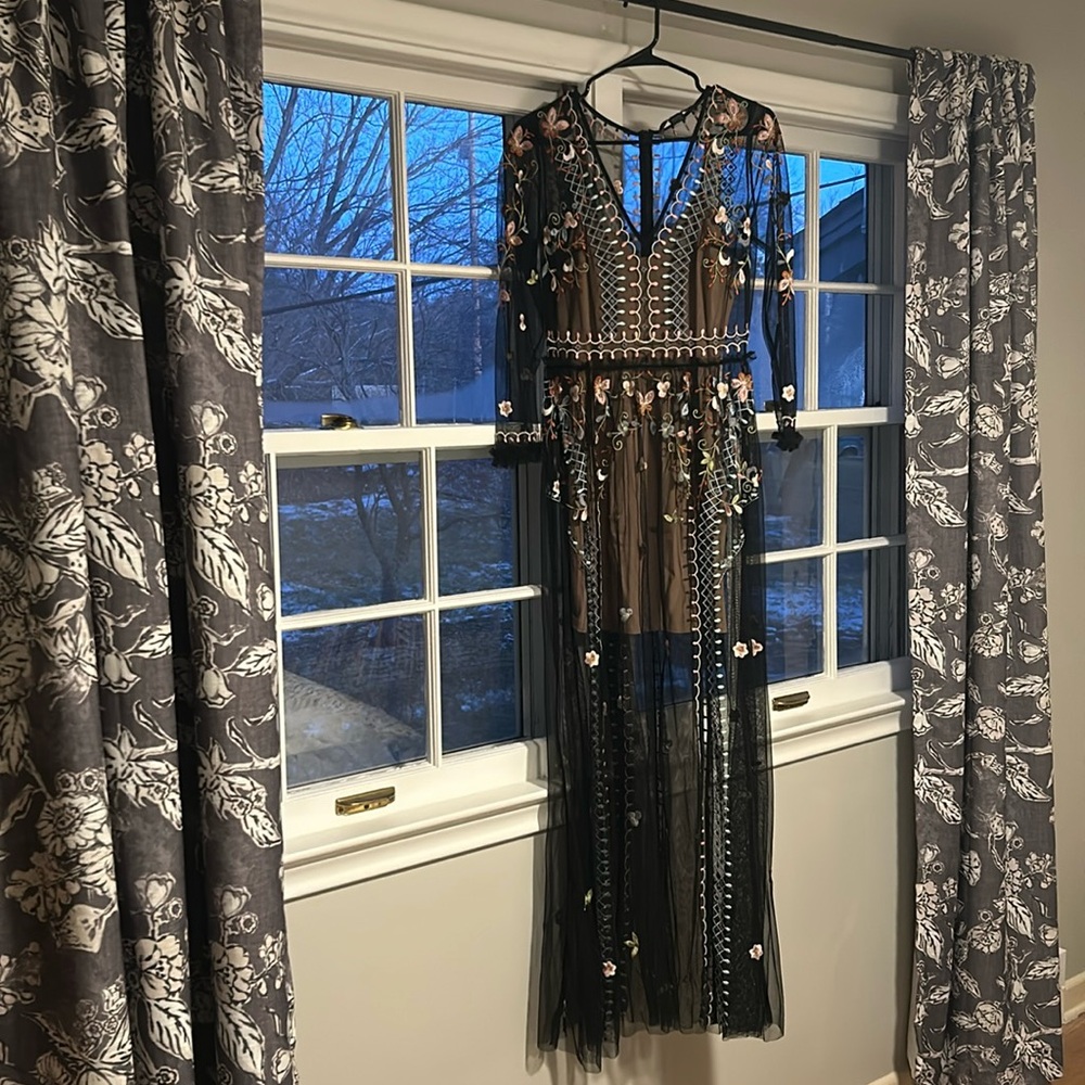 French connection embroidered mesh dress sz4. EUC